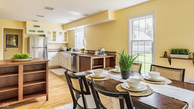 30 Cedar Mill Court, Zionsville, IN 46077