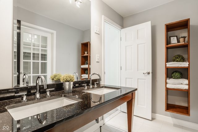 30 Cedar Mill Court, Zionsville, IN 46077