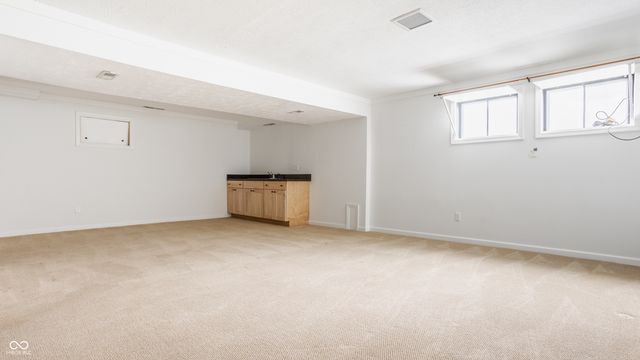 30 Cedar Mill Court, Zionsville, IN 46077