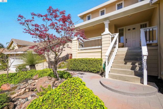 5810 Gold Creek Dr, Castro Valley, CA 94552