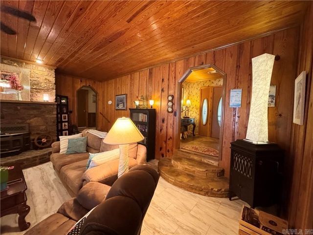 10109 White Oak Lane, Dardanelle, AR 72834