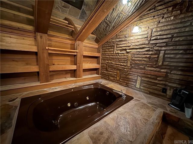 10109 White Oak Lane, Dardanelle, AR 72834