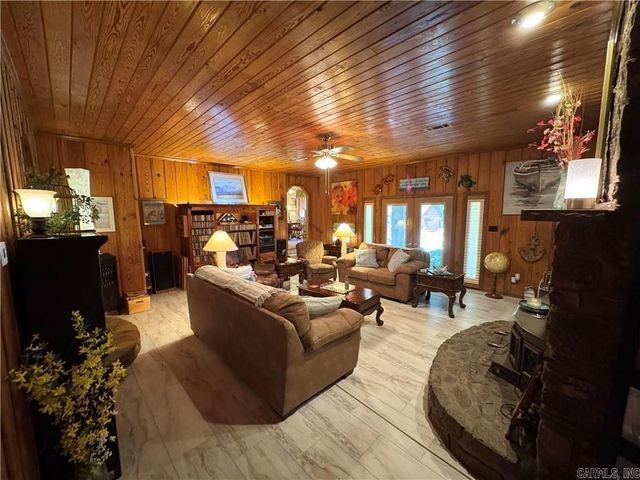 10109 White Oak Lane, Dardanelle, AR 72834