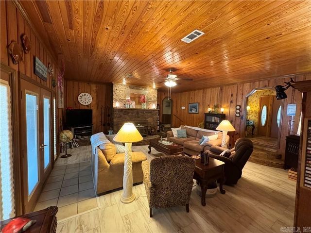 10109 White Oak Lane, Dardanelle, AR 72834