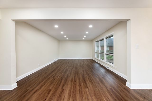1501 W TALCOTT Road, Park Ridge, IL 60068