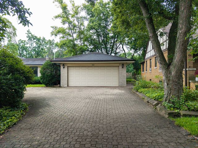 1501 W TALCOTT Road, Park Ridge, IL 60068