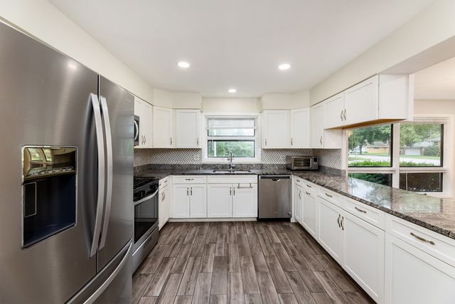 1501 W TALCOTT Road, Park Ridge, IL 60068