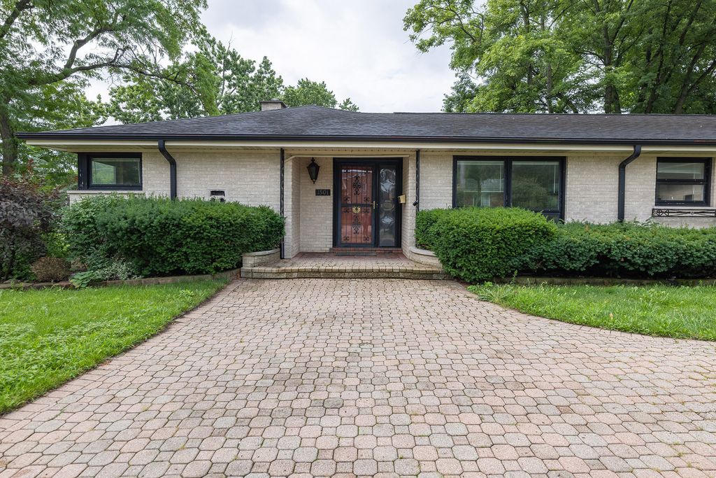 1501 W TALCOTT Road, Park Ridge, IL 60068
