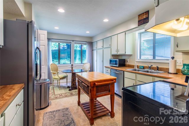 3A Cedarwood Drive, Asheville, NC 28