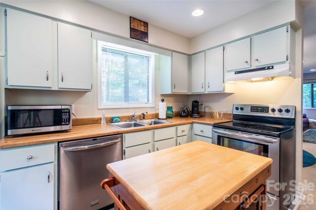 3A Cedarwood Drive, Asheville, NC 28