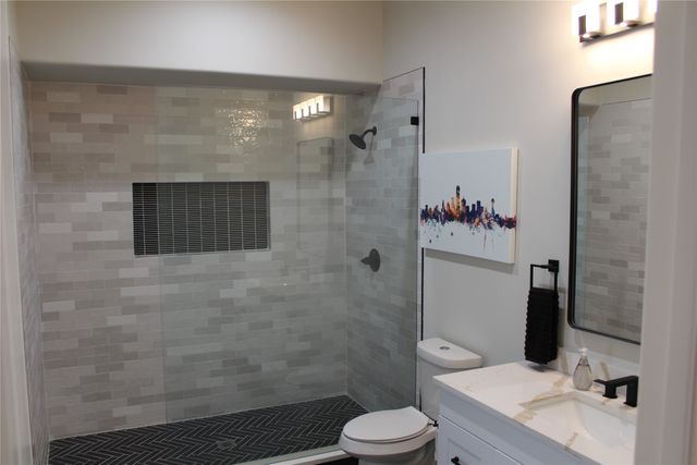 333 Renaissance Lane, Heath, TX 75032