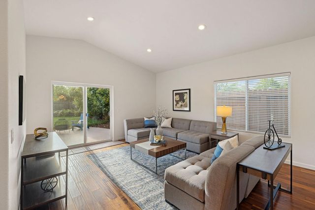 2217 Bearden St, Davis, CA 95618