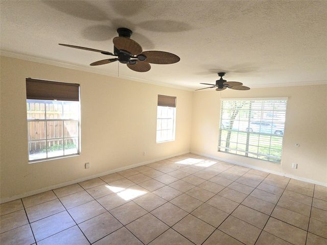 409 Commerce Street, Tomball, TX 77375