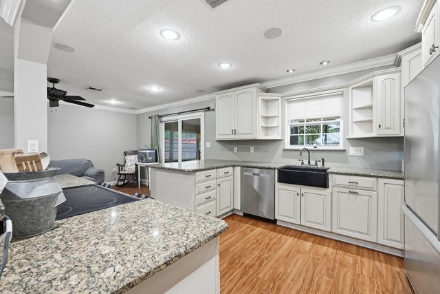 374 NW Makron Drive, Fort Walton Beach, FL 32548