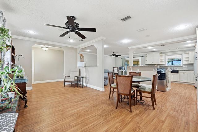 374 NW Makron Drive, Fort Walton Beach, FL 32548