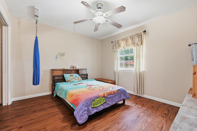 374 NW Makron Drive, Fort Walton Beach, FL 32548