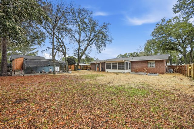 374 NW Makron Drive, Fort Walton Beach, FL 32548