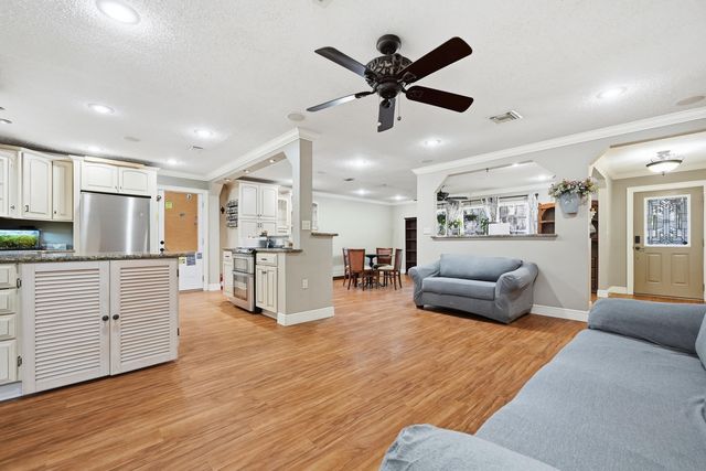 374 NW Makron Drive, Fort Walton Beach, FL 32548