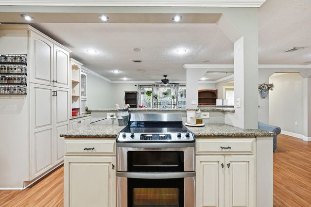 374 NW Makron Drive, Fort Walton Beach, FL 32548