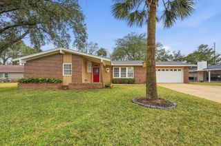 374 NW Makron Drive, Fort Walton Beach, FL 32548