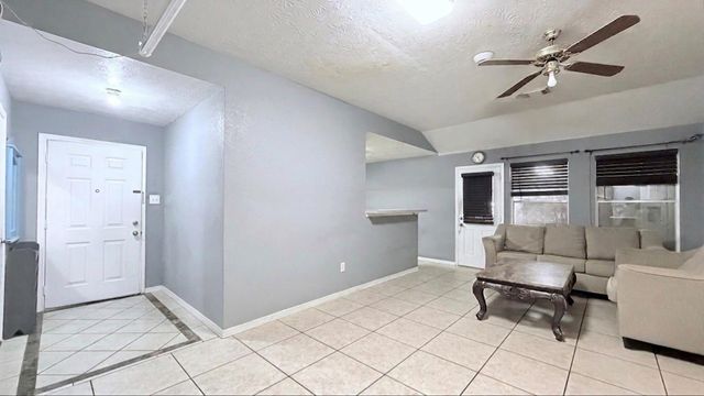 6330 Southwood Court S, Houston, TX 77035