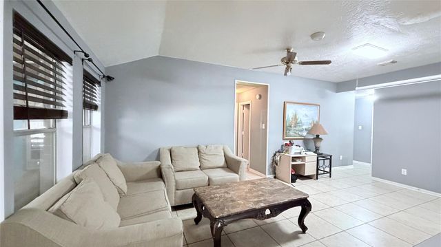 6330 Southwood Court S, Houston, TX 77035