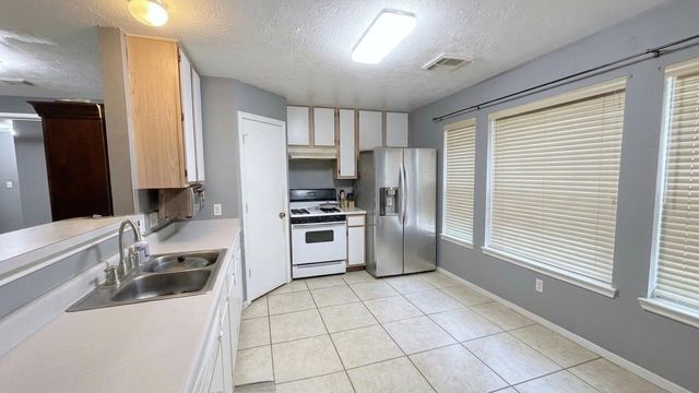 6330 Southwood Court S, Houston, TX 77035