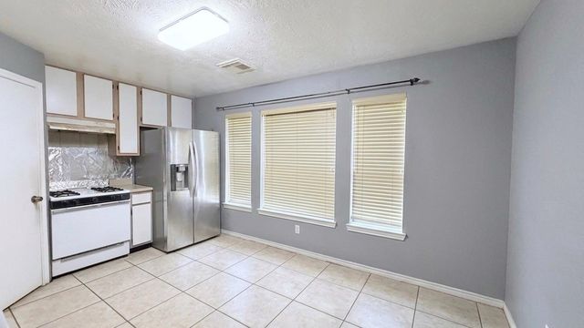 6330 Southwood Court S, Houston, TX 77035