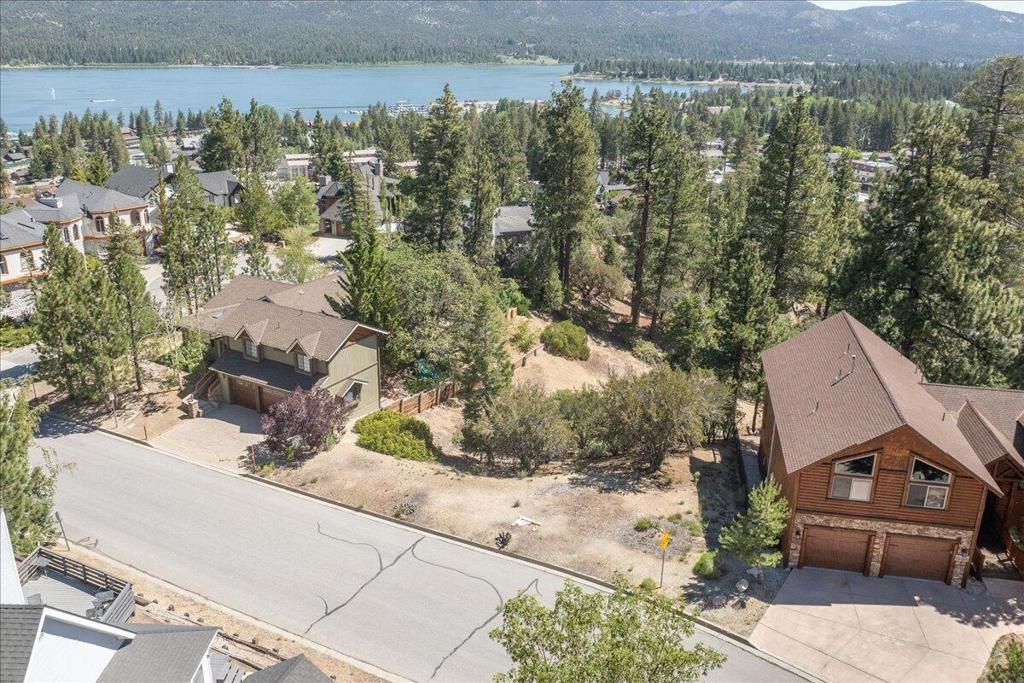 Image 10 of property listing at 40587 Ironwood Drive, Big Bear, CA 92315