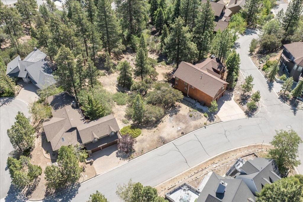 Image 12 of property listing at 40587 Ironwood Drive, Big Bear, CA 92315
