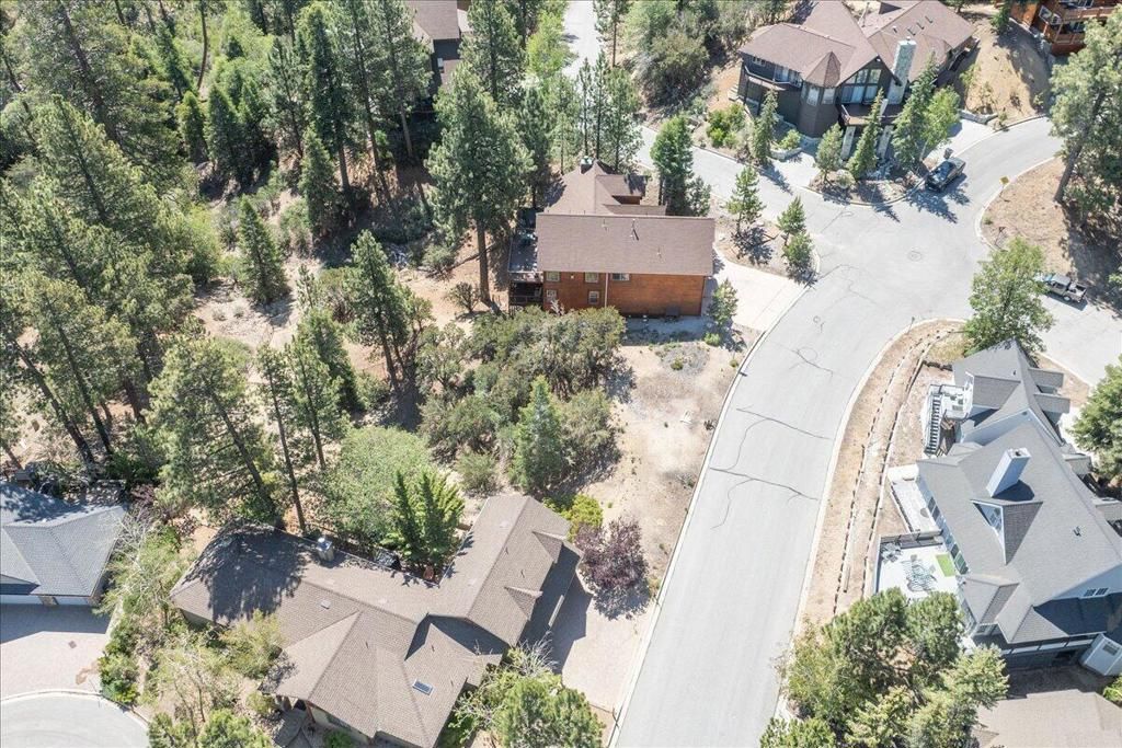 Image 13 of property listing at 40587 Ironwood Drive, Big Bear, CA 92315