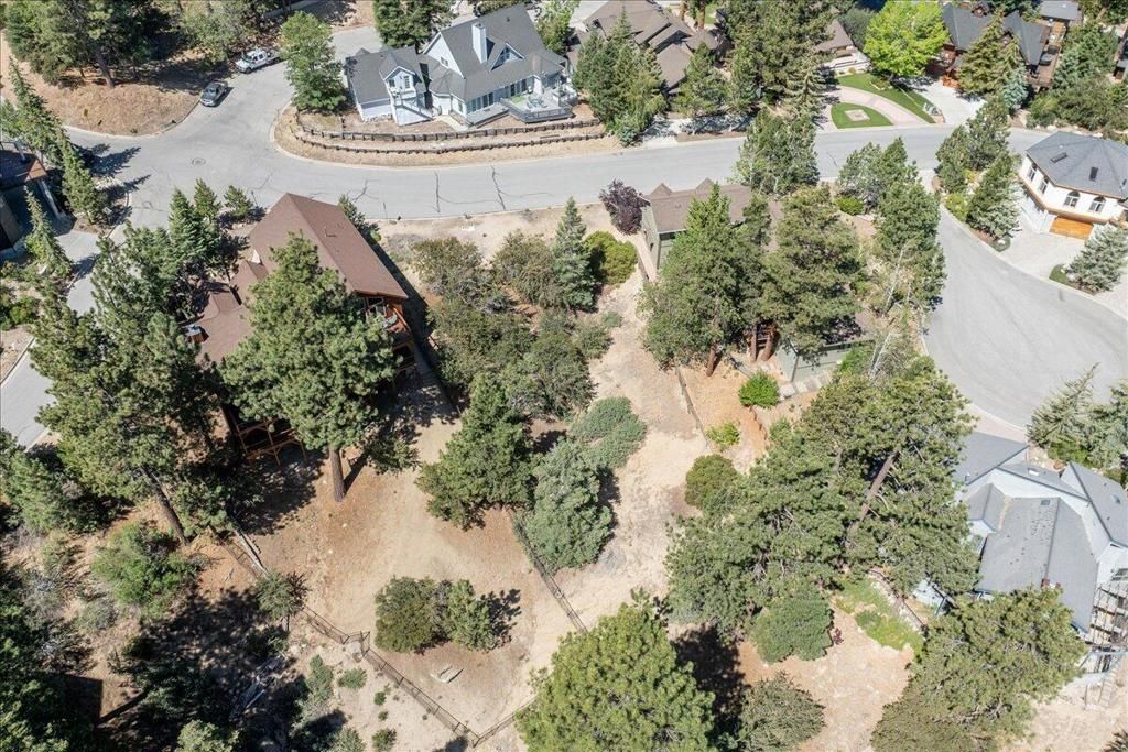 Image 15 of property listing at 40587 Ironwood Drive, Big Bear, CA 92315