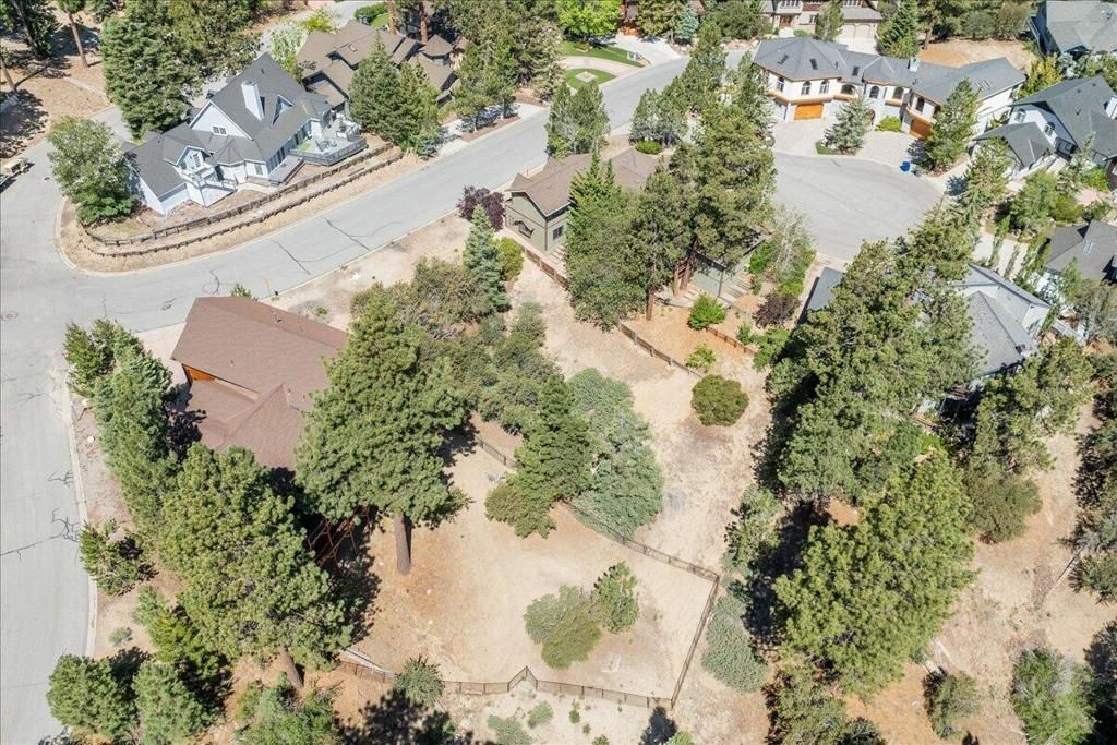 Image 16 of property listing at 40587 Ironwood Drive, Big Bear, CA 92315