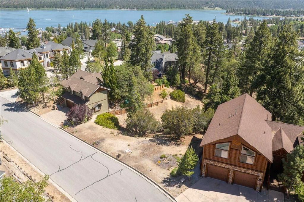 Image 2 of property listing at 40587 Ironwood Drive, Big Bear, CA 92315