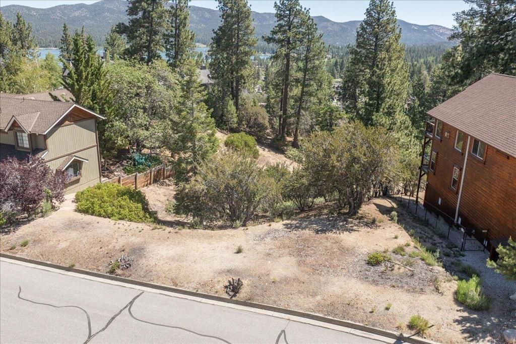 Image 20 of property listing at 40587 Ironwood Drive, Big Bear, CA 92315