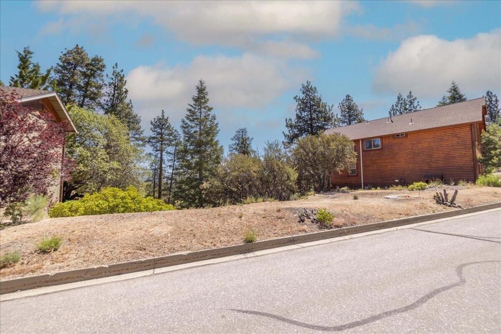 Image 5 of property listing at 40587 Ironwood Drive, Big Bear, CA 92315