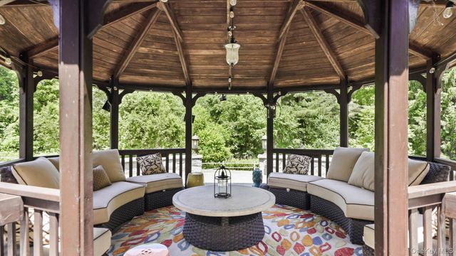 2 Heathcote Drive, Mount Kisco, NY 10549