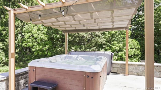 2 Heathcote Drive, Mount Kisco, NY 10549