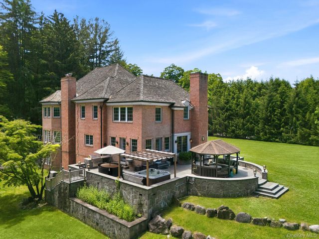 2 Heathcote Drive, Mount Kisco, NY 10549
