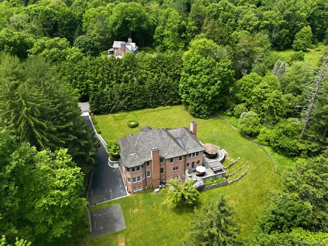 2 Heathcote Drive, Mount Kisco, NY 10549