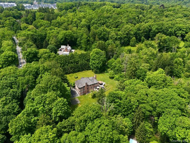 2 Heathcote Drive, Mount Kisco, NY 10549