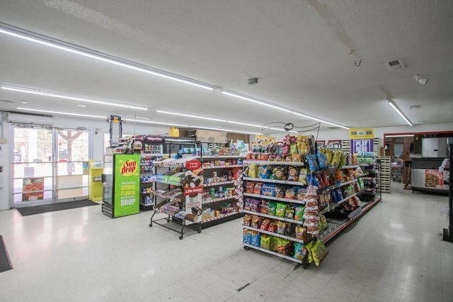 2461 Six Mile Board Rd, Belvidere, TN 37306