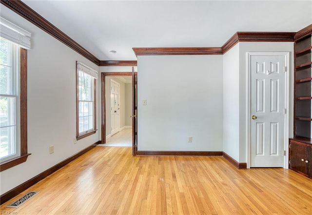 32 Little Florida RD, Poquoson, VA 23662