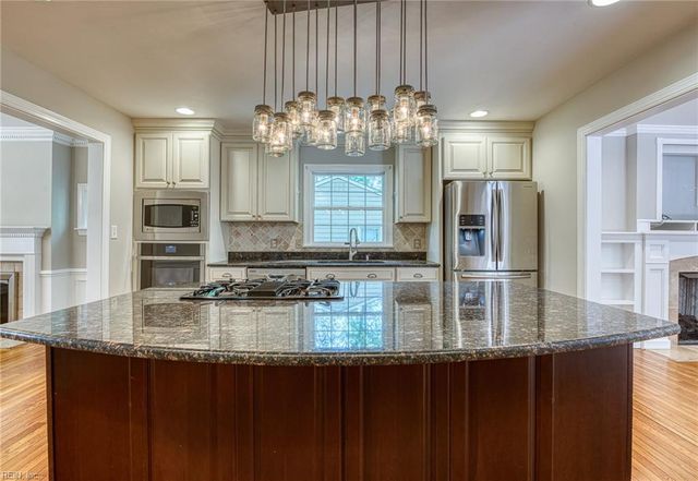 32 Little Florida RD, Poquoson, VA 23662