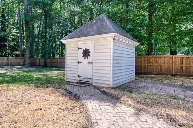32 Little Florida RD, Poquoson, VA 23662