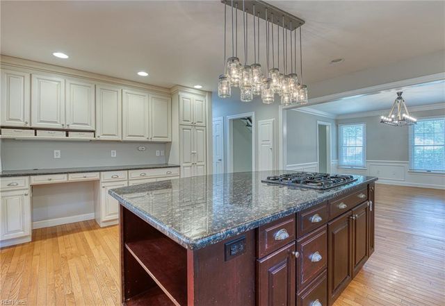 32 Little Florida RD, Poquoson, VA 23662