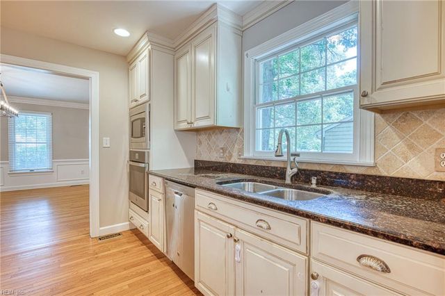 32 Little Florida RD, Poquoson, VA 23662
