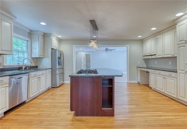 32 Little Florida RD, Poquoson, VA 23662