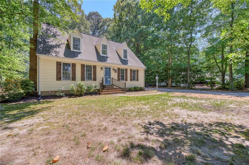 32 Little Florida RD, Poquoson, VA 23662