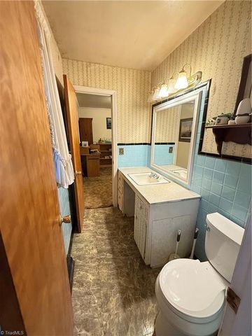 226 Sheffield Avenue, Randleman, NC 27317